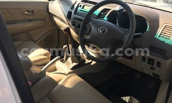 Acheter Occasion Voiture Toyota Fortuner Blanc à Beitbridge, Matabeleland South Acheter Occasion Voiture Toyota Fortuner Blanc à Beitbridge, Matabeleland South