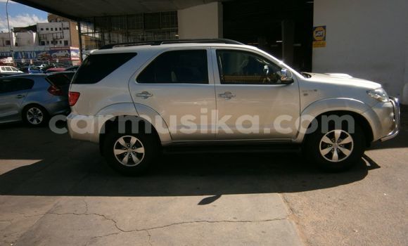 Acheter Occasion Voiture Toyota Fortuner Gris à Beitbridge, Matabeleland South Acheter Occasion Voiture Toyota Fortuner Gris à Beitbridge, Matabeleland South