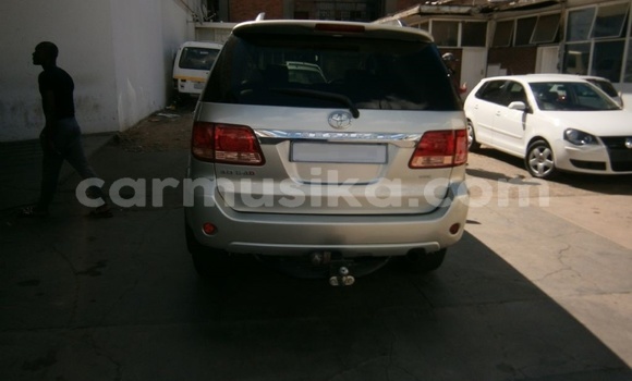 Acheter Occasion Voiture Toyota Fortuner Gris à Beitbridge, Matabeleland South Acheter Occasion Voiture Toyota Fortuner Gris à Beitbridge, Matabeleland South