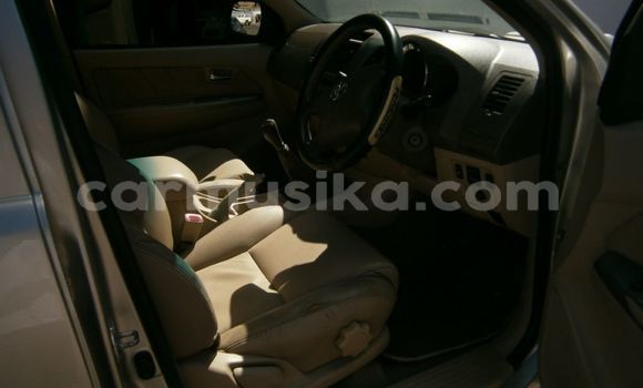 Acheter Occasion Voiture Toyota Fortuner Gris à Beitbridge, Matabeleland South Acheter Occasion Voiture Toyota Fortuner Gris à Beitbridge, Matabeleland South