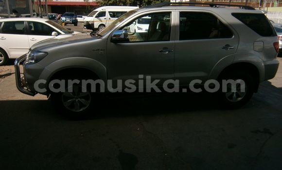 Acheter Occasion Voiture Toyota Fortuner Gris à Beitbridge, Matabeleland South Acheter Occasion Voiture Toyota Fortuner Gris à Beitbridge, Matabeleland South