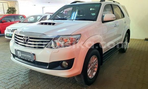 Acheter Occasion Voiture Toyota Fortuner Blanc à Beitbridge, Matabeleland South Acheter Occasion Voiture Toyota Fortuner Blanc à Beitbridge, Matabeleland South