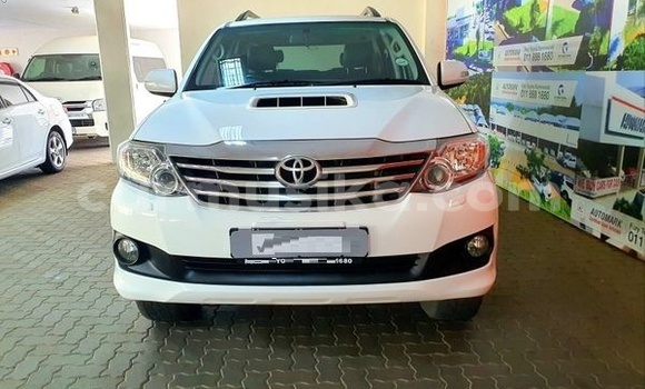 Acheter Occasion Voiture Toyota Fortuner Blanc à Beitbridge, Matabeleland South Acheter Occasion Voiture Toyota Fortuner Blanc à Beitbridge, Matabeleland South