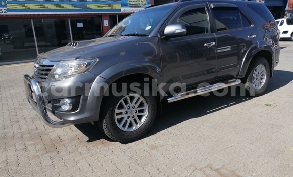 Acheter Occasion Voiture Toyota Fortuner Gris à Beitbridge, Matabeleland South Acheter Occasion Voiture Toyota Fortuner Gris à Beitbridge, Matabeleland South
