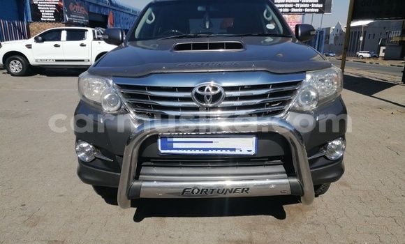 Acheter Occasion Voiture Toyota Fortuner Gris à Beitbridge, Matabeleland South Acheter Occasion Voiture Toyota Fortuner Gris à Beitbridge, Matabeleland South