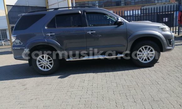 Acheter Occasion Voiture Toyota Fortuner Gris à Beitbridge, Matabeleland South Acheter Occasion Voiture Toyota Fortuner Gris à Beitbridge, Matabeleland South