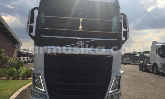 Nunua Ilio tumika Volvo F4 Nyeupe Lori ndani ya Harare nchini Harare