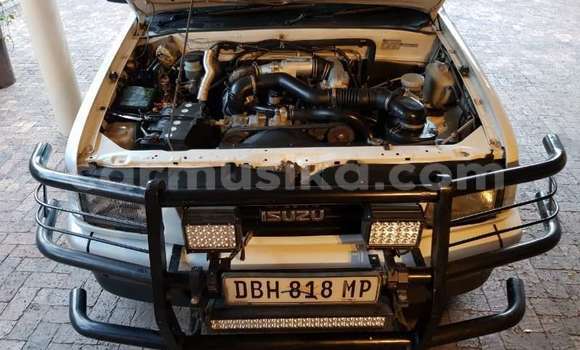 Acheter Occasion Voiture Isuzu KB Blanc à Beitbridge, Matabeleland South Acheter Occasion Voiture Isuzu KB Blanc à Beitbridge, Matabeleland South