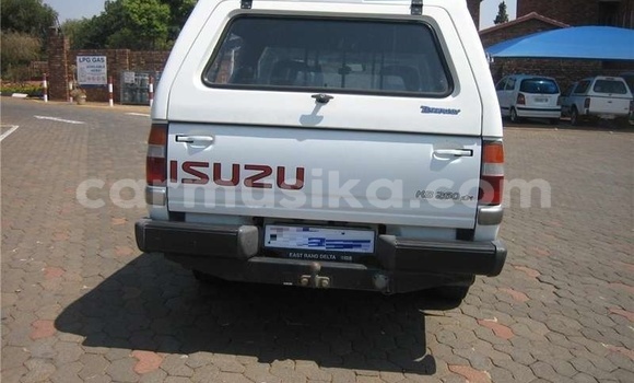 Nunua Ilio tumika Isuzu KB Nyeupe Gari ndani ya Beitbridge nchini Matabeleland Kusini Nunua Ilio tumika Isuzu KB Nyeupe Gari ndani ya Beitbridge nchini Matabeleland Kusini