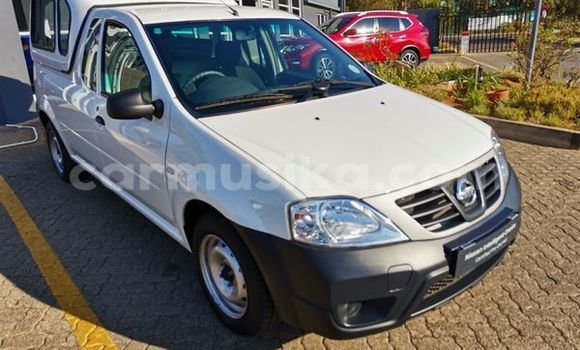 Buy Used Nissan NP 300 White Car in Beitbridge in Matabeleland South
