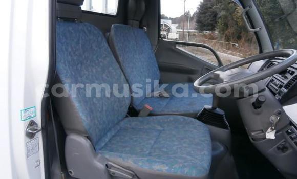 Nunua Ilio tumika Mitsubishi Canter Nyeupe Lori ndani ya Beitbridge nchini Matabeleland Kusini Nunua Ilio tumika Mitsubishi Canter Nyeupe Lori ndani ya Beitbridge nchini Matabeleland Kusini