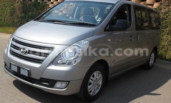 Acheter Occasion Voiture Hyundai H1 Gris à Beitbridge, Matabeleland South Acheter Occasion Voiture Hyundai H1 Gris à Beitbridge, Matabeleland South