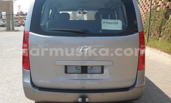 Acheter Occasion Voiture Hyundai H1 Gris à Beitbridge, Matabeleland South Acheter Occasion Voiture Hyundai H1 Gris à Beitbridge, Matabeleland South