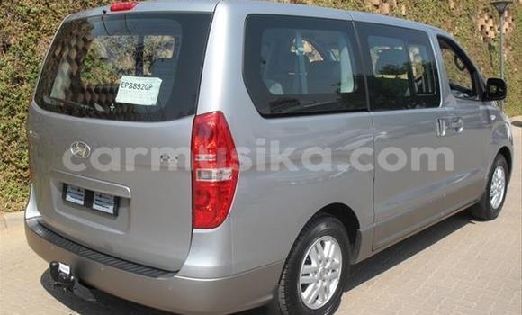 Acheter Occasion Voiture Hyundai H1 Gris à Beitbridge, Matabeleland South Acheter Occasion Voiture Hyundai H1 Gris à Beitbridge, Matabeleland South