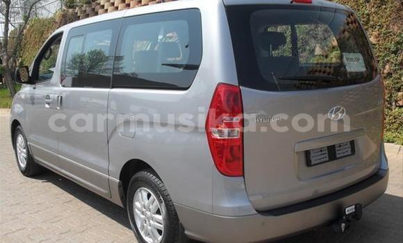 Acheter Occasion Voiture Hyundai H1 Gris à Beitbridge, Matabeleland South Acheter Occasion Voiture Hyundai H1 Gris à Beitbridge, Matabeleland South