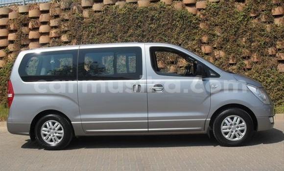 Acheter Occasion Voiture Hyundai H1 Gris à Beitbridge, Matabeleland South Acheter Occasion Voiture Hyundai H1 Gris à Beitbridge, Matabeleland South