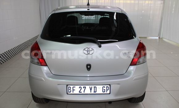 Acheter Occasion Voiture Toyota Yaris Gris à Beitbridge, Matabeleland South Acheter Occasion Voiture Toyota Yaris Gris à Beitbridge, Matabeleland South