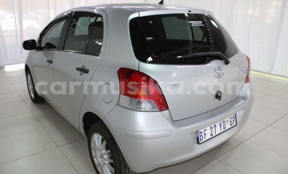 Acheter Occasion Voiture Toyota Yaris Gris à Beitbridge, Matabeleland South Acheter Occasion Voiture Toyota Yaris Gris à Beitbridge, Matabeleland South