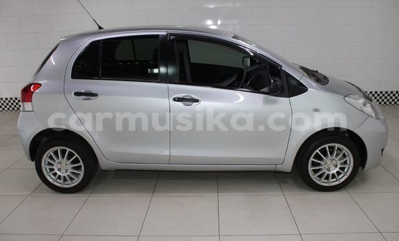 Acheter Occasion Voiture Toyota Yaris Gris à Beitbridge, Matabeleland South Acheter Occasion Voiture Toyota Yaris Gris à Beitbridge, Matabeleland South