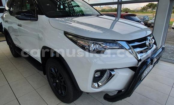 Acheter Occasion Voiture Toyota Fortuner Blanc à Beitbridge, Matabeleland South