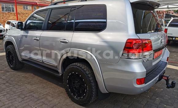 Nunua Ilio tumika Toyota Land Cruiser Prado Fedha Gari ndani ya Beitbridge nchini Matabeleland Kusini Nunua Ilio tumika Toyota Land Cruiser Prado Fedha Gari ndani ya Beitbridge nchini Matabeleland Kusini