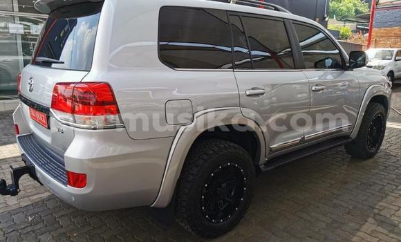 Nunua Ilio tumika Toyota Land Cruiser Prado Fedha Gari ndani ya Beitbridge nchini Matabeleland Kusini Nunua Ilio tumika Toyota Land Cruiser Prado Fedha Gari ndani ya Beitbridge nchini Matabeleland Kusini