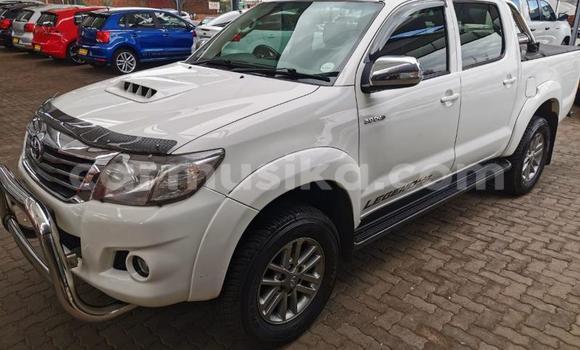 Nunua Ilio tumika Toyota Hilux Nyeupe Gari ndani ya Beitbridge nchini Matabeleland Kusini