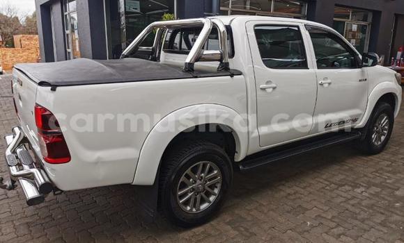 Buy Used Toyota Hilux White Car in Beitbridge in Matabeleland South Buy Used Toyota Hilux White Car in Beitbridge in Matabeleland South