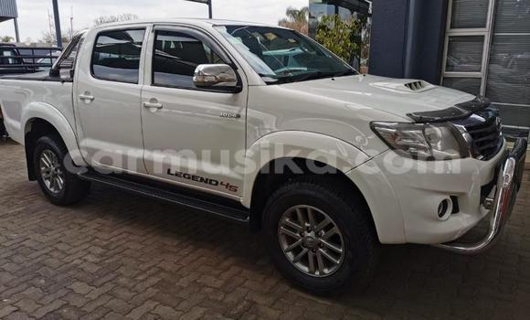 Buy Used Toyota Hilux White Car in Beitbridge in Matabeleland South Buy Used Toyota Hilux White Car in Beitbridge in Matabeleland South