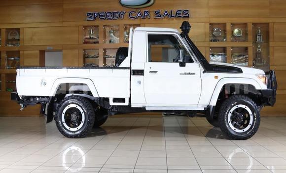 Buy Used Toyota Land Cruiser White Car in Beitbridge in Matabeleland South Buy Used Toyota Land Cruiser White Car in Beitbridge in Matabeleland South