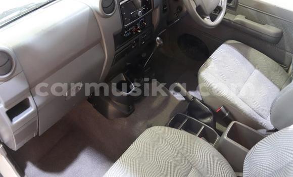 Buy Used Toyota Land Cruiser White Car in Beitbridge in Matabeleland South Buy Used Toyota Land Cruiser White Car in Beitbridge in Matabeleland South