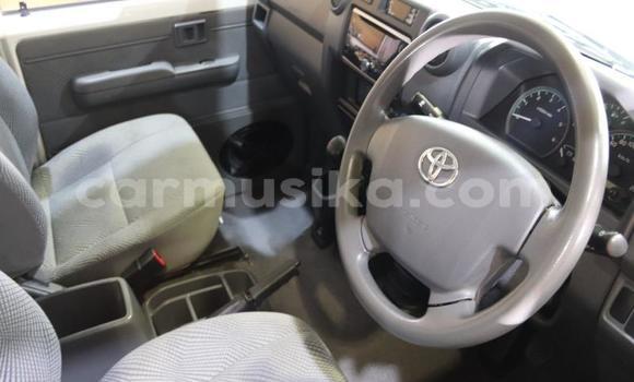 Buy Used Toyota Land Cruiser White Car in Beitbridge in Matabeleland South Buy Used Toyota Land Cruiser White Car in Beitbridge in Matabeleland South