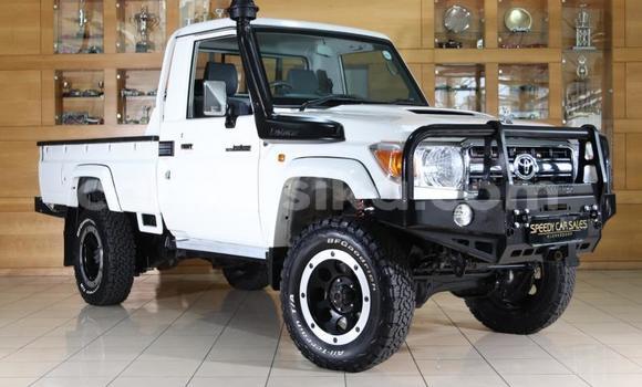 Buy Used Toyota Land Cruiser White Car in Beitbridge in Matabeleland South Buy Used Toyota Land Cruiser White Car in Beitbridge in Matabeleland South