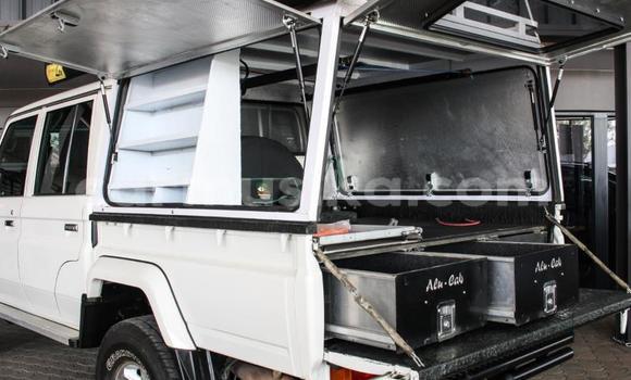 Acheter Occasion Voiture Toyota Land Cruiser Blanc à Beitbridge, Matabeleland South Acheter Occasion Voiture Toyota Land Cruiser Blanc à Beitbridge, Matabeleland South