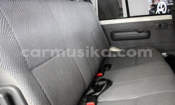 Acheter Occasion Voiture Toyota Land Cruiser Blanc à Beitbridge, Matabeleland South Acheter Occasion Voiture Toyota Land Cruiser Blanc à Beitbridge, Matabeleland South