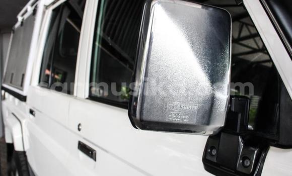 Acheter Occasion Voiture Toyota Land Cruiser Blanc à Beitbridge, Matabeleland South Acheter Occasion Voiture Toyota Land Cruiser Blanc à Beitbridge, Matabeleland South