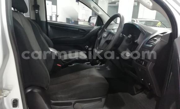 Tenga Tsaru Isuzu KB Sirivha Mota in Beitbridge in Matabeleland South Tenga Tsaru Isuzu KB Sirivha Mota in Beitbridge in Matabeleland South