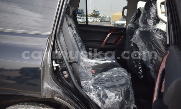 Nunua Ilio tumika Toyota Prado Nyeusi Gari ndani ya Beitbridge nchini Matabeleland Kusini Nunua Ilio tumika Toyota Prado Nyeusi Gari ndani ya Beitbridge nchini Matabeleland Kusini