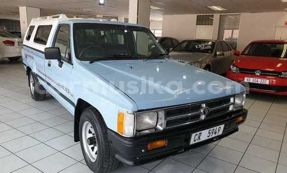 Buy Used Toyota Hilux Blue Car in Beitbridge in Matabeleland South