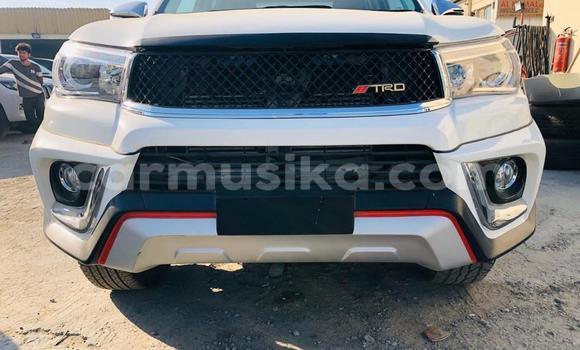 Buy Used Toyota Hilux White Car in Beitbridge in Matabeleland South