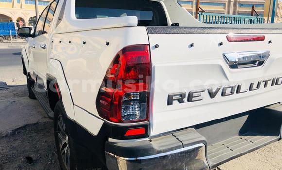 Tenga Tsaru Toyota Hilux Chena Mota in Beitbridge in Matabeleland South Tenga Tsaru Toyota Hilux Chena Mota in Beitbridge in Matabeleland South