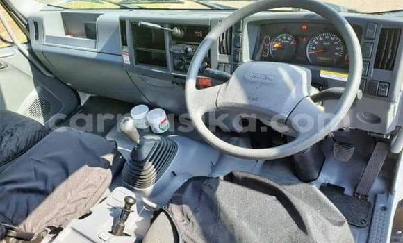 Nunua Ilio tumika Isuzu FTR 850 Nyeupe Lori ndani ya Beitbridge nchini Matabeleland Kusini Nunua Ilio tumika Isuzu FTR 850 Nyeupe Lori ndani ya Beitbridge nchini Matabeleland Kusini