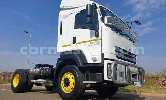 Nunua Ilio tumika Isuzu FTR 850 Nyeupe Lori ndani ya Beitbridge nchini Matabeleland Kusini Nunua Ilio tumika Isuzu FTR 850 Nyeupe Lori ndani ya Beitbridge nchini Matabeleland Kusini