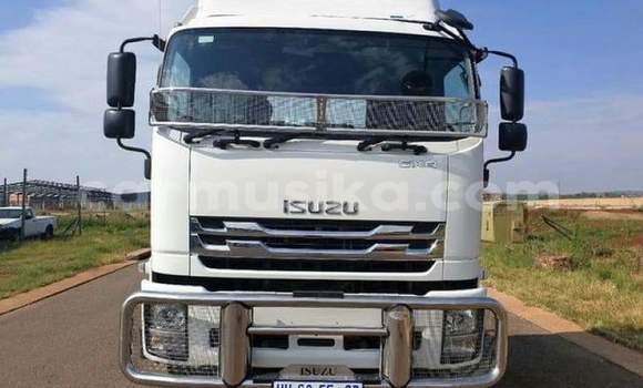Nunua Ilio tumika Isuzu FTR 850 Nyeupe Lori ndani ya Beitbridge nchini Matabeleland Kusini Nunua Ilio tumika Isuzu FTR 850 Nyeupe Lori ndani ya Beitbridge nchini Matabeleland Kusini