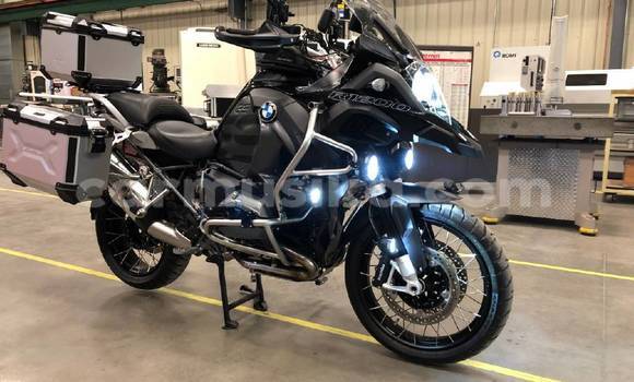 Nunua Ilio tumika BMW R1200GS Adventure Nyeusi Bike ndani ya Alexandra Park nchini Harare Nunua Ilio tumika BMW R1200GS Adventure Nyeusi Bike ndani ya Alexandra Park nchini Harare