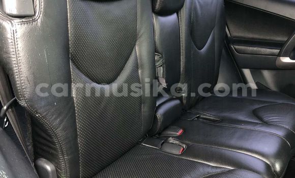 Nunua Ilio tumika Toyota RAV4 Nyeusi Gari ndani ya Alexandra Park nchini Harare Nunua Ilio tumika Toyota RAV4 Nyeusi Gari ndani ya Alexandra Park nchini Harare
