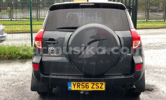 Nunua Ilio tumika Toyota RAV4 Nyeusi Gari ndani ya Alexandra Park nchini Harare Nunua Ilio tumika Toyota RAV4 Nyeusi Gari ndani ya Alexandra Park nchini Harare