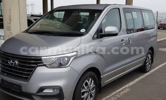 Nunua Ilio tumika Hyundai H1 Fedha Gari ndani ya Harare nchini Harare