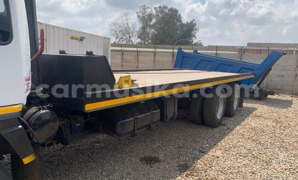 Acheter Occasion Utilitaire Hino 300 Series Blanc à Beitbridge, Matabeleland South Acheter Occasion Utilitaire Hino 300 Series Blanc à Beitbridge, Matabeleland South