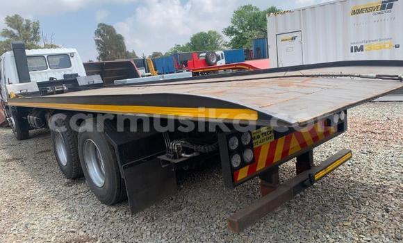 Acheter Occasion Utilitaire Hino 300 Series Blanc à Beitbridge, Matabeleland South Acheter Occasion Utilitaire Hino 300 Series Blanc à Beitbridge, Matabeleland South